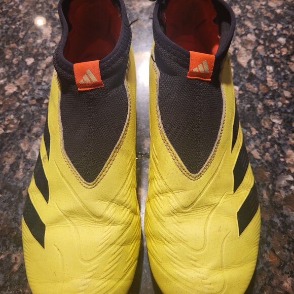 Adidas Predator Cleats - Picture 2 of 3